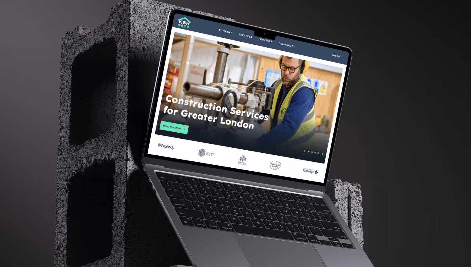 Startseite von KBH Haus in einem Laptop zeigt Homepage-Redesign