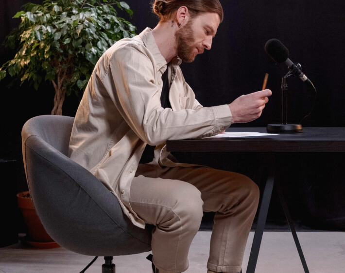 Person rating a podcast episode