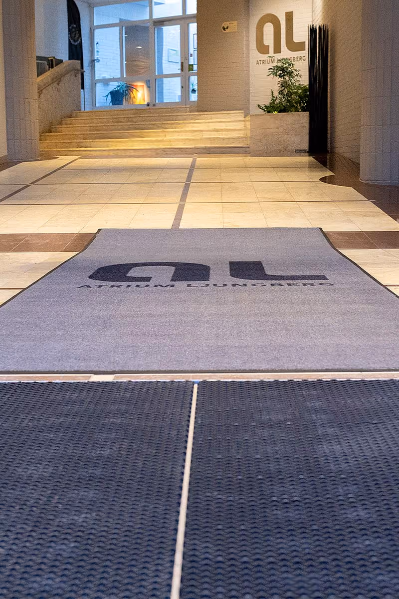 Atrium Ljungberg logomatta och skrapmatta från Logomattan
