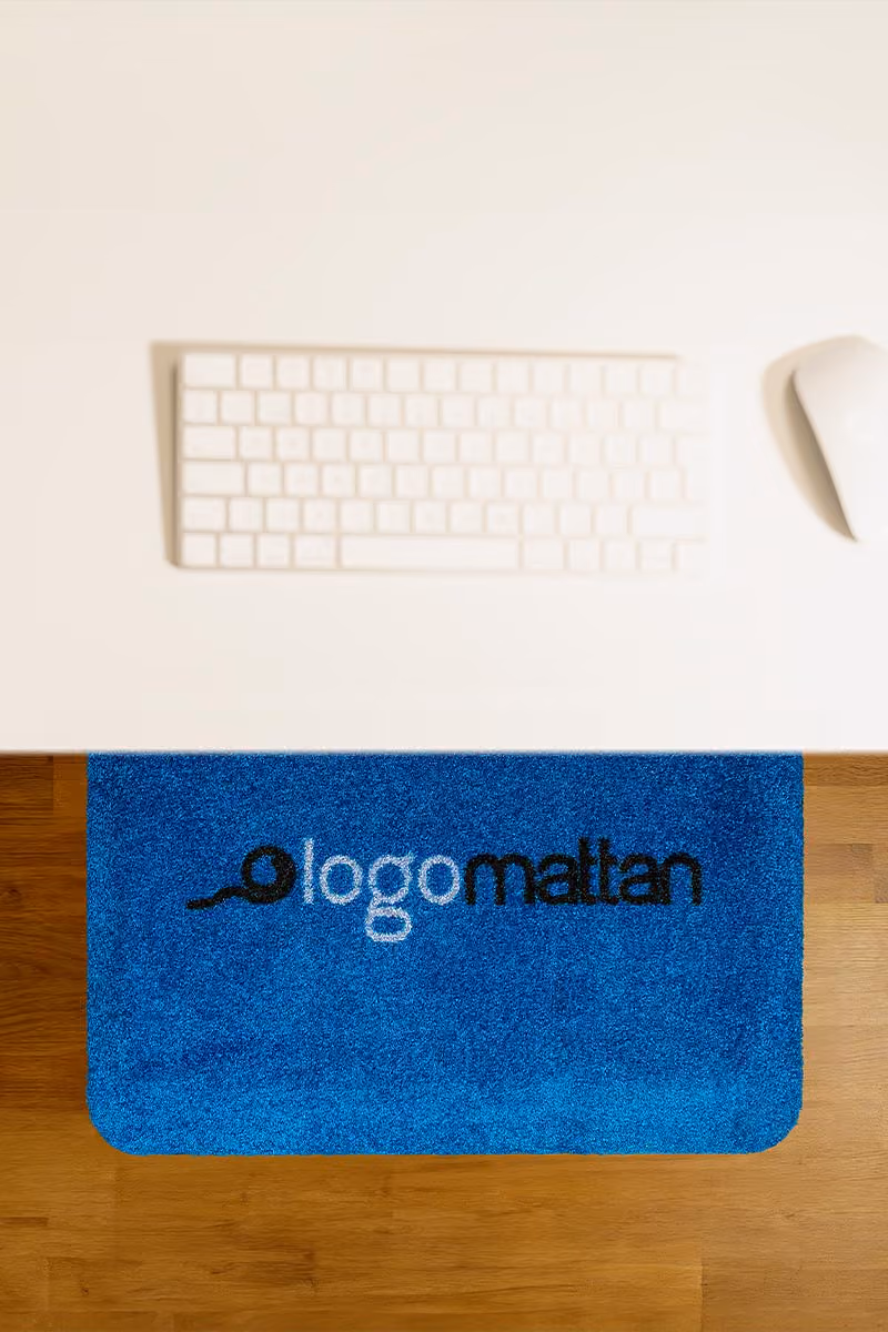 Ergonomisk arbetsplatsmatta med logo från Logomattan