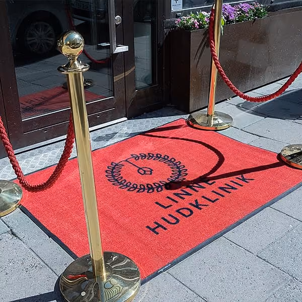 Logomatta för Linné Hudklinik i Stockholm – Logomattan