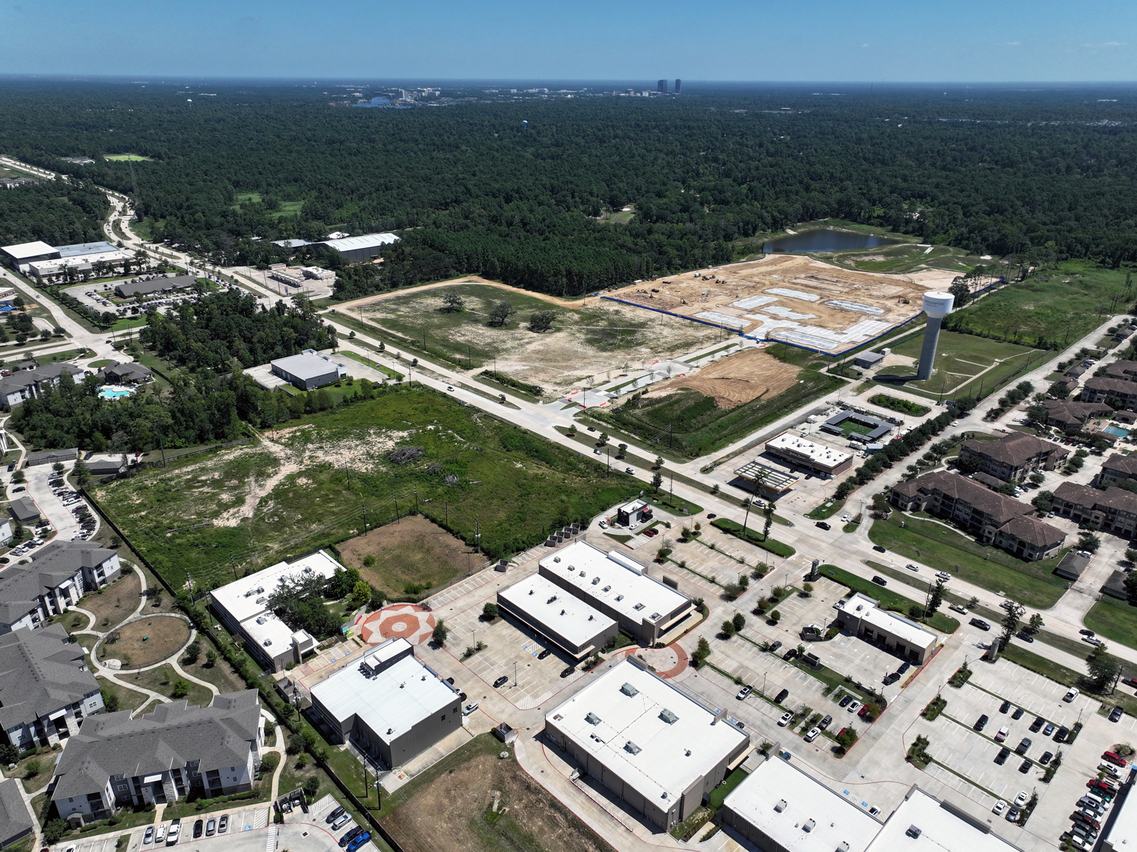 Wide aerial view of Gosling Oaks with Broadstone Gosling Oaks under construction on the residential parcel.