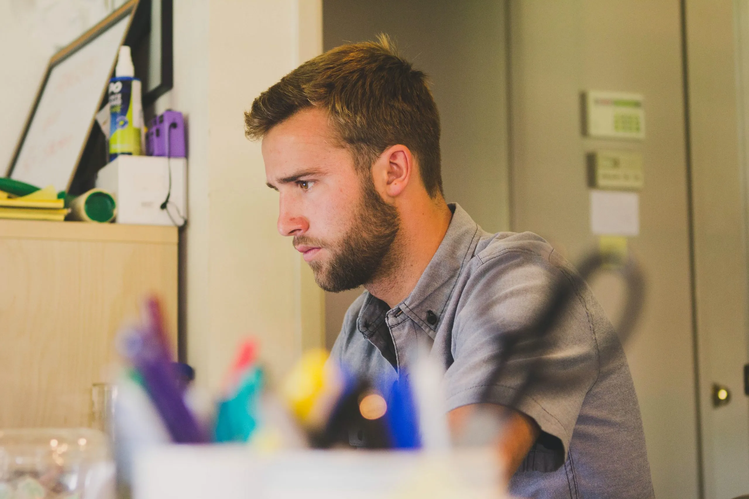 How to achieve self-directed learning in the workplace (benefits, challenges and tips)
