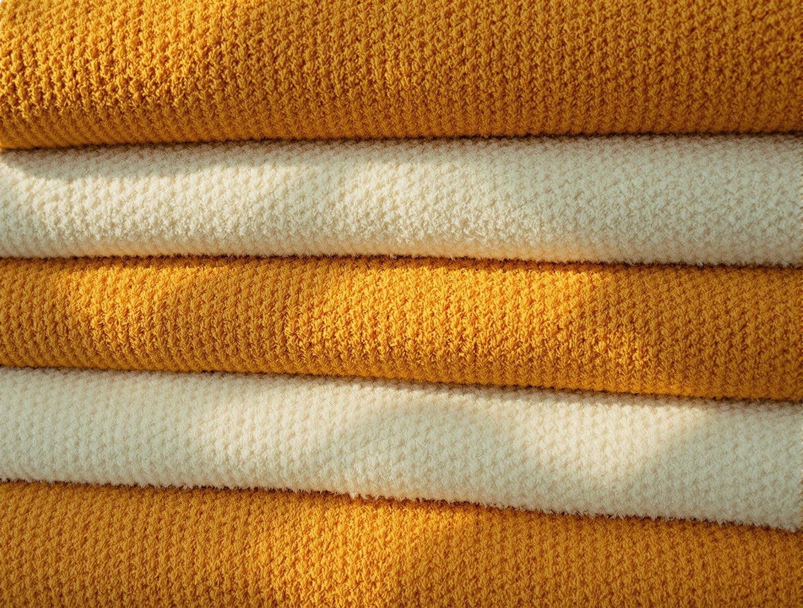 Serviettes coton épaisses pliées, texture éponge absorbante, cycle sèche-linge linge de bain