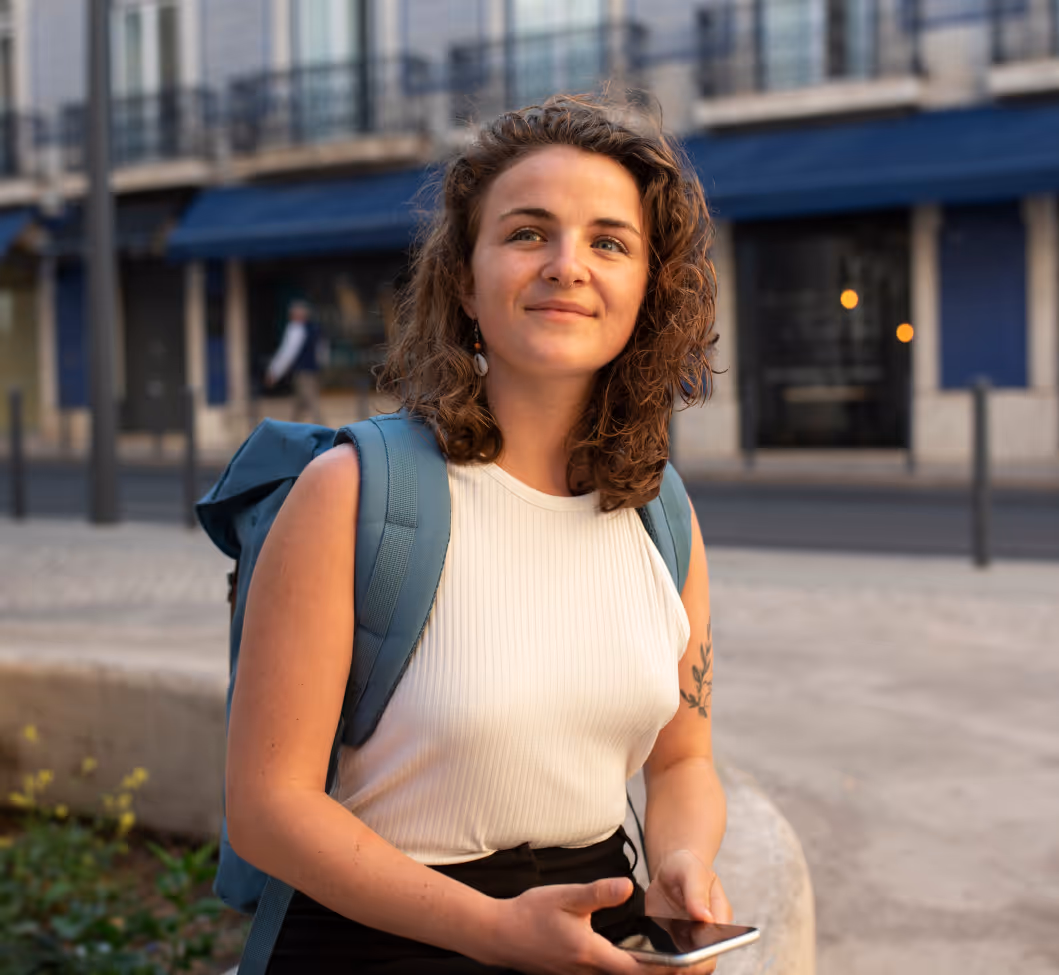 mulher intercambista sorrindo