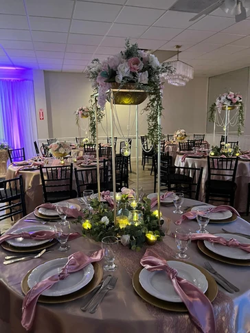 Floral centerpieces: Exquisite table arrangements at our venue