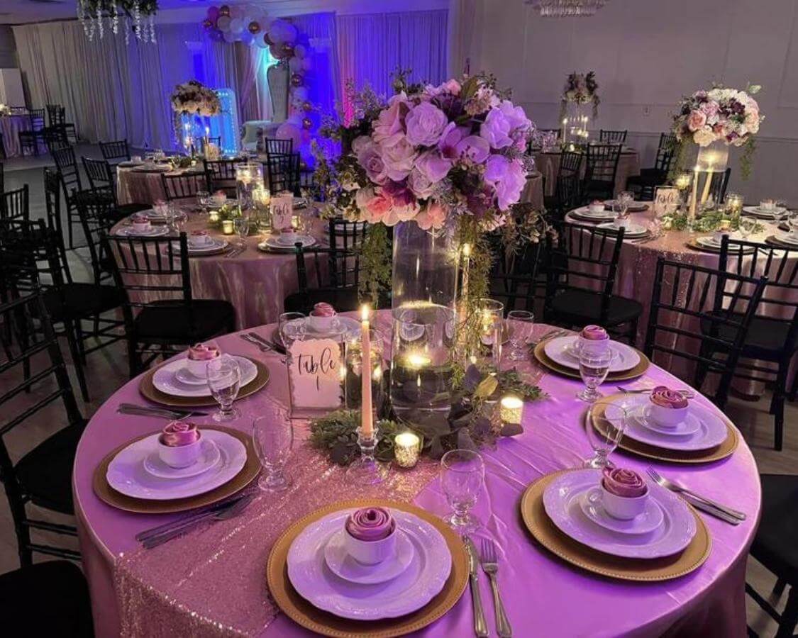 Floral centerpieces: Stunning table decor at Palmyra Venue