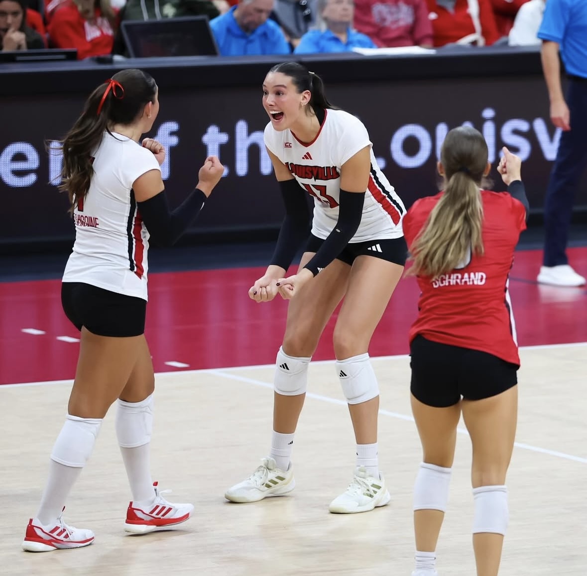 One Last Sweep in the Yum! Center: Louisville Sends a Message with Dominant Win Over Notre Dame