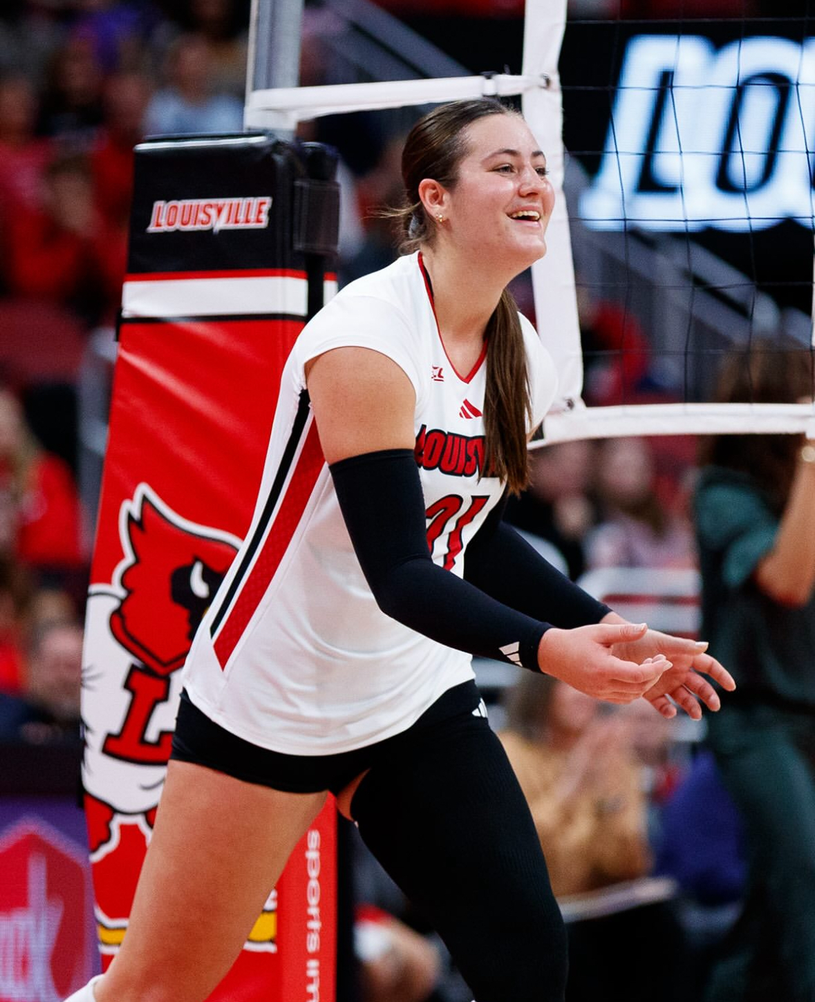 Louisville Dominates Clemson to Extend Winning Streak to Ten