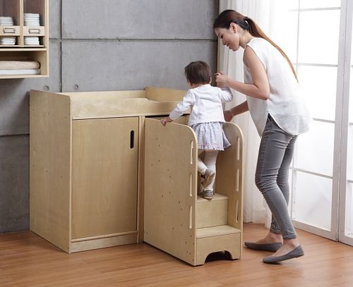 Changing unit with ladder