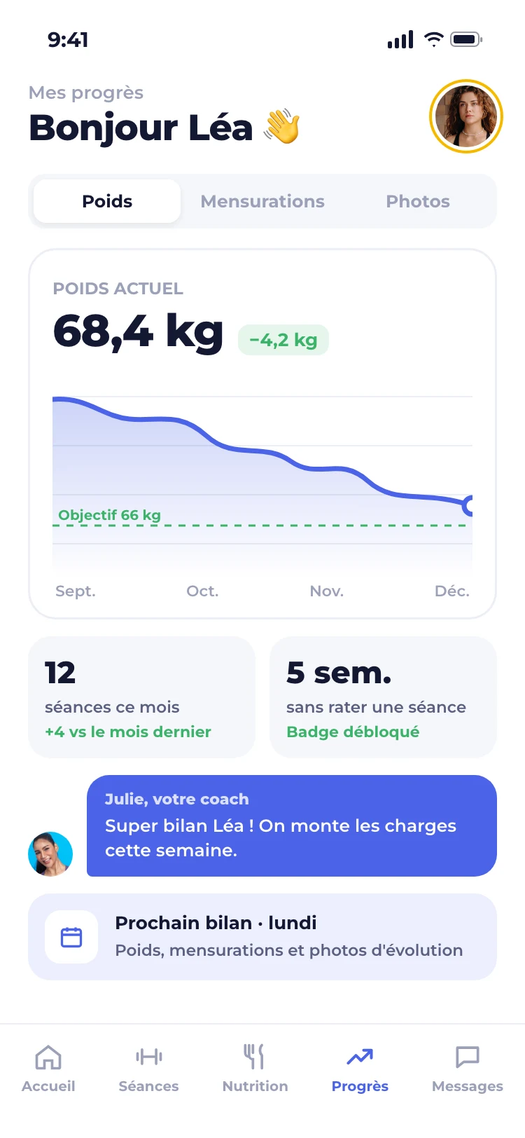Écran progrès du client : courbe de poids vers l’objectif, séances du mois, message du coach