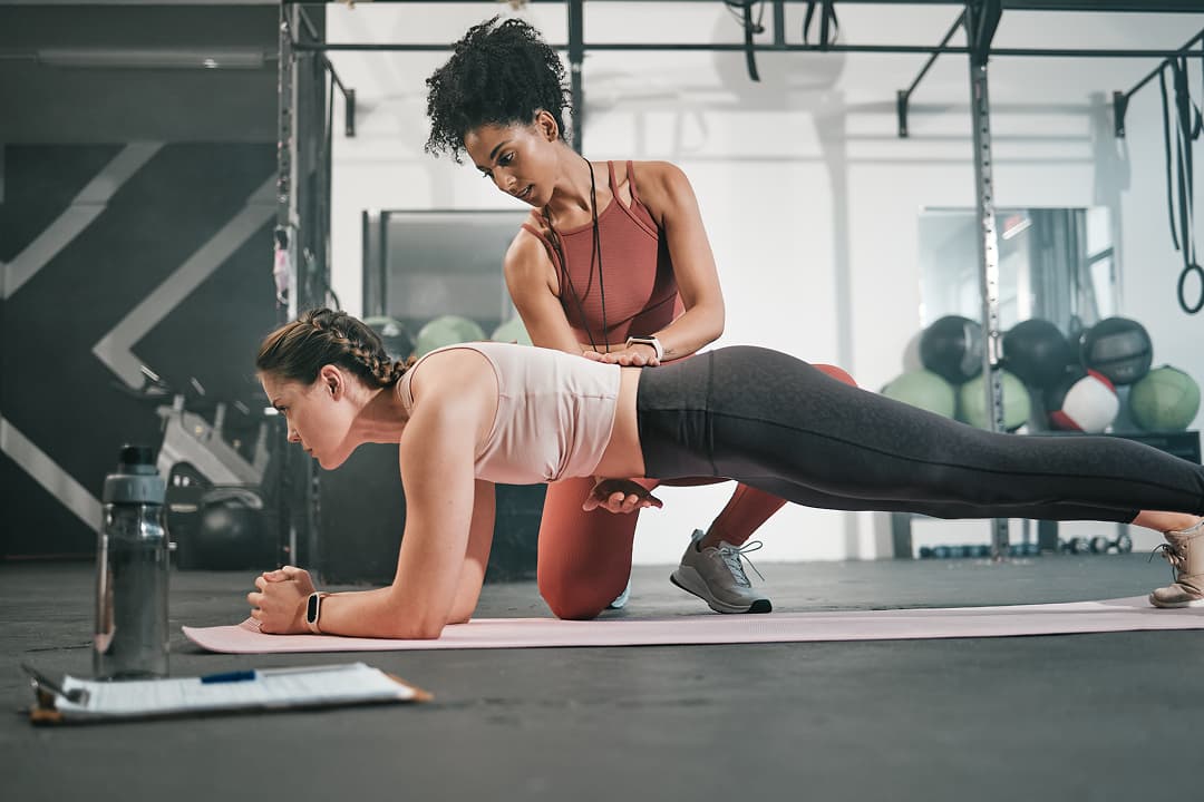 Comment devenir coach sportif : formations, lancement et premiers clients