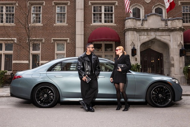 Mercedes-Benz s'associe à FASHION pour la campagne « L'art de l'arrivée »