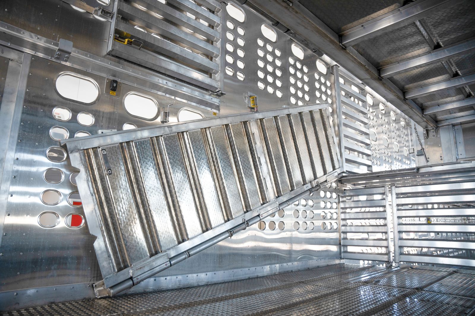 Bull Ride Livestock Semi Trailers | MH Eby