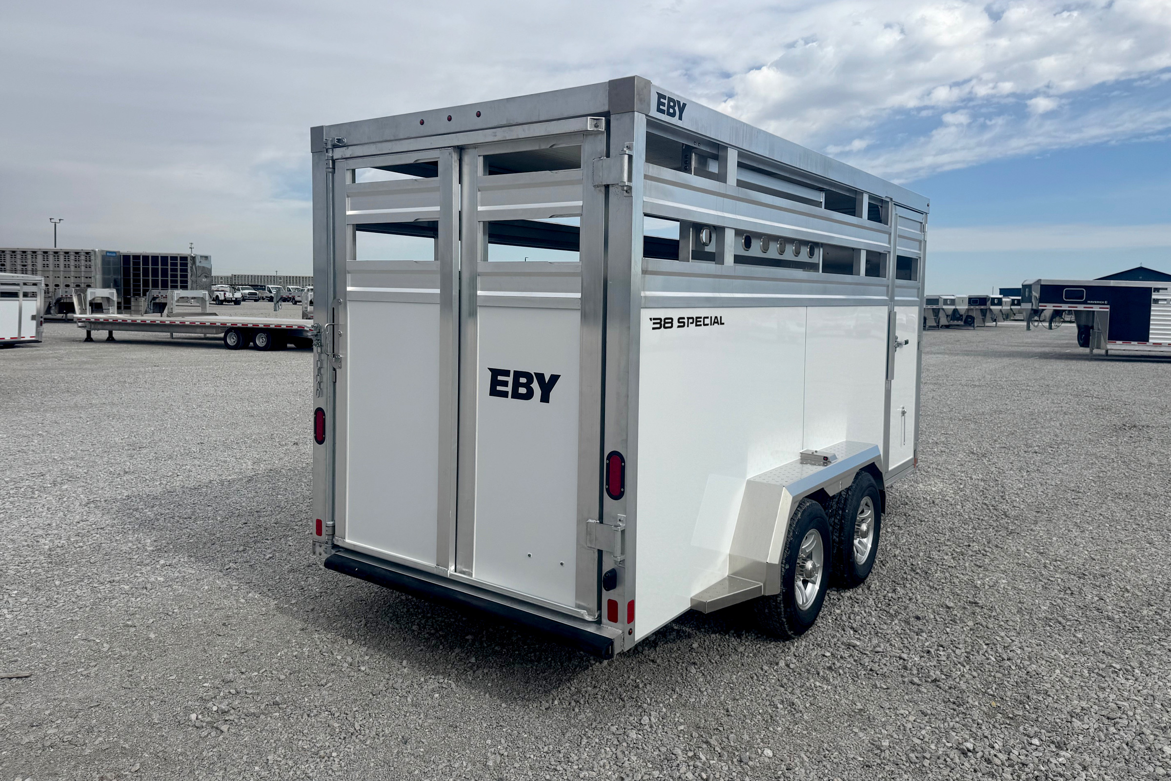 Eby '38 Special - Bumper hitch livestock trailer - Arctic White