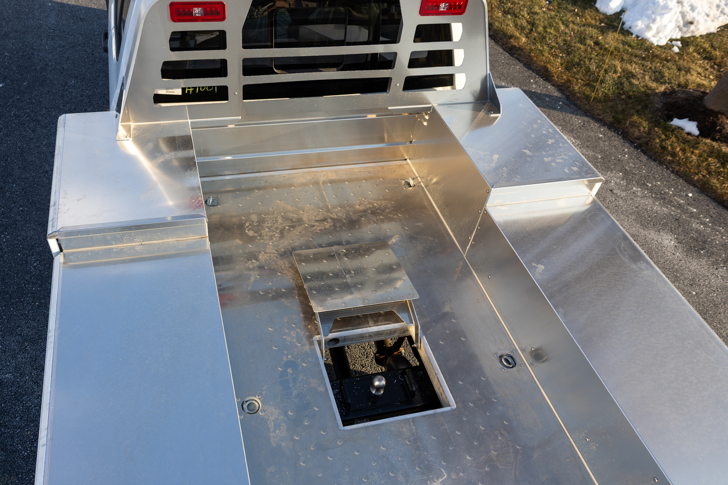 RENEGADE GN - Gooseneck Service Body - Hitch Trap Door Open