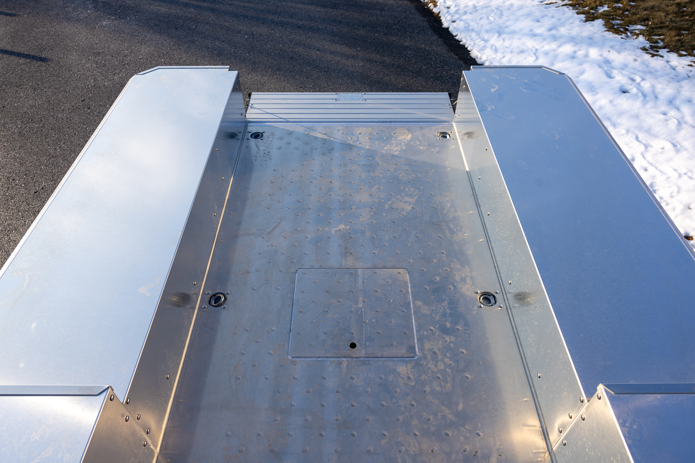 RENEGADE GN - Gooseneck Service Body - Hitch Trap Door Open