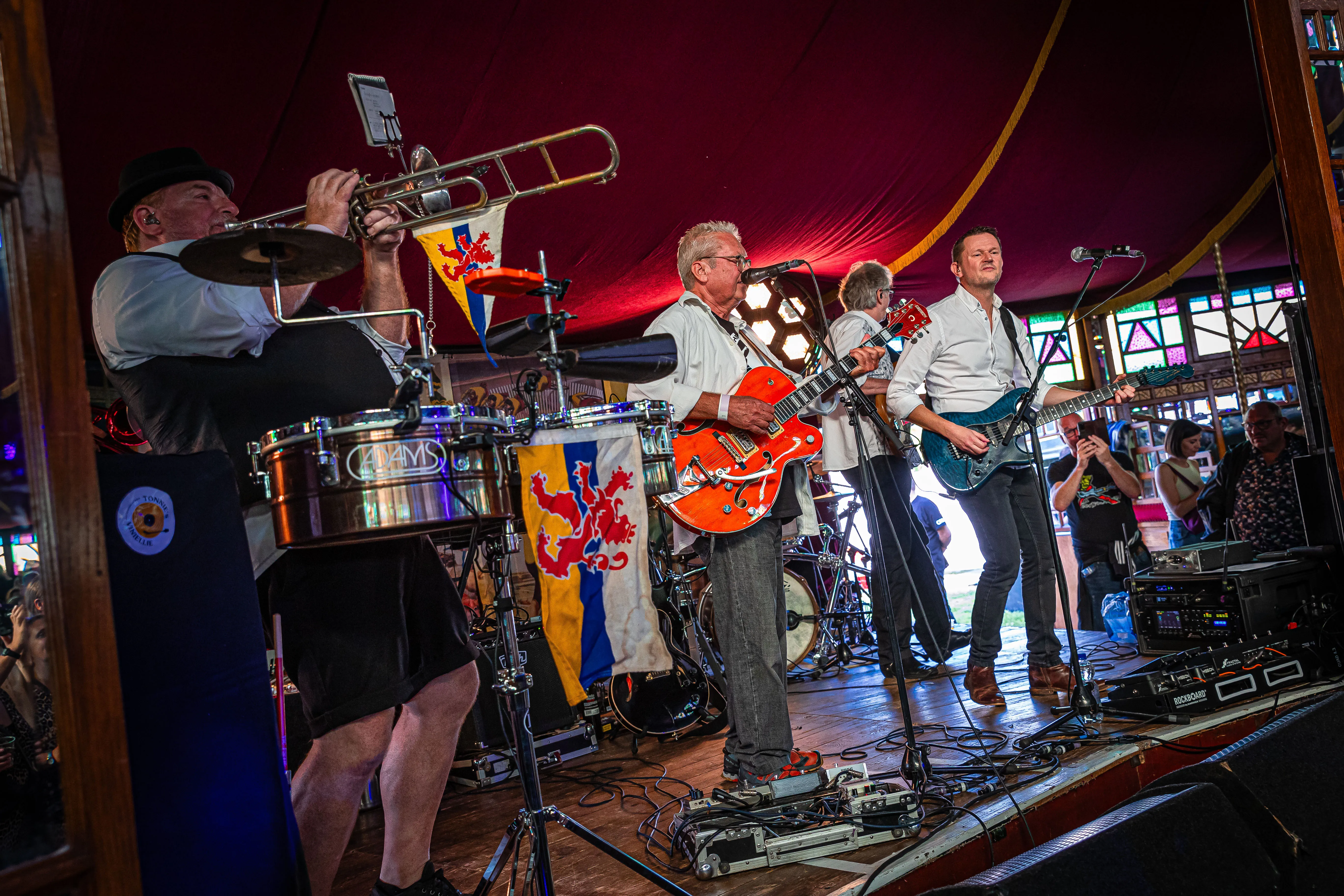 Spiegeltent Majestic zondag