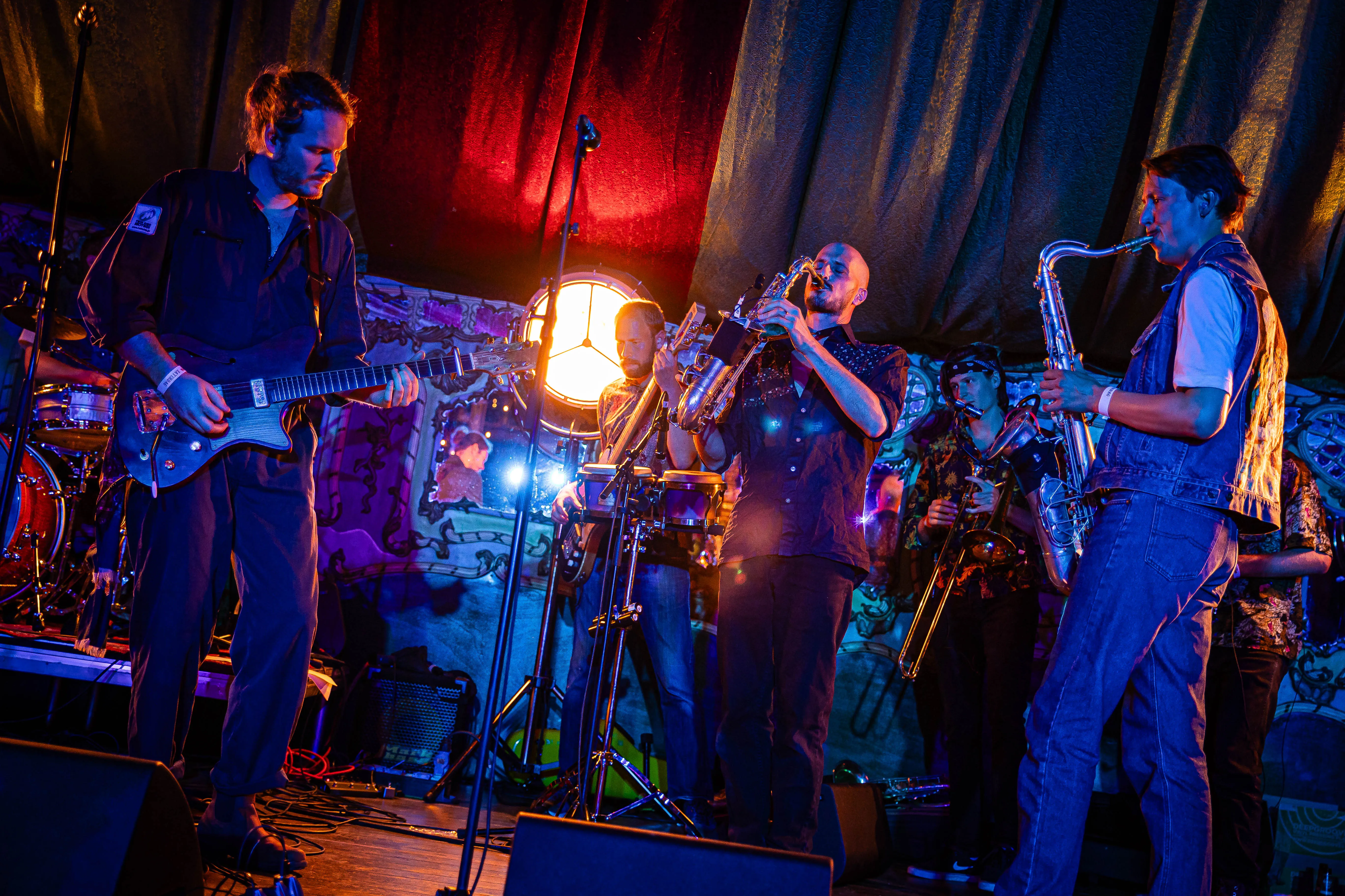 Spiegeltent Idolize vrijdag