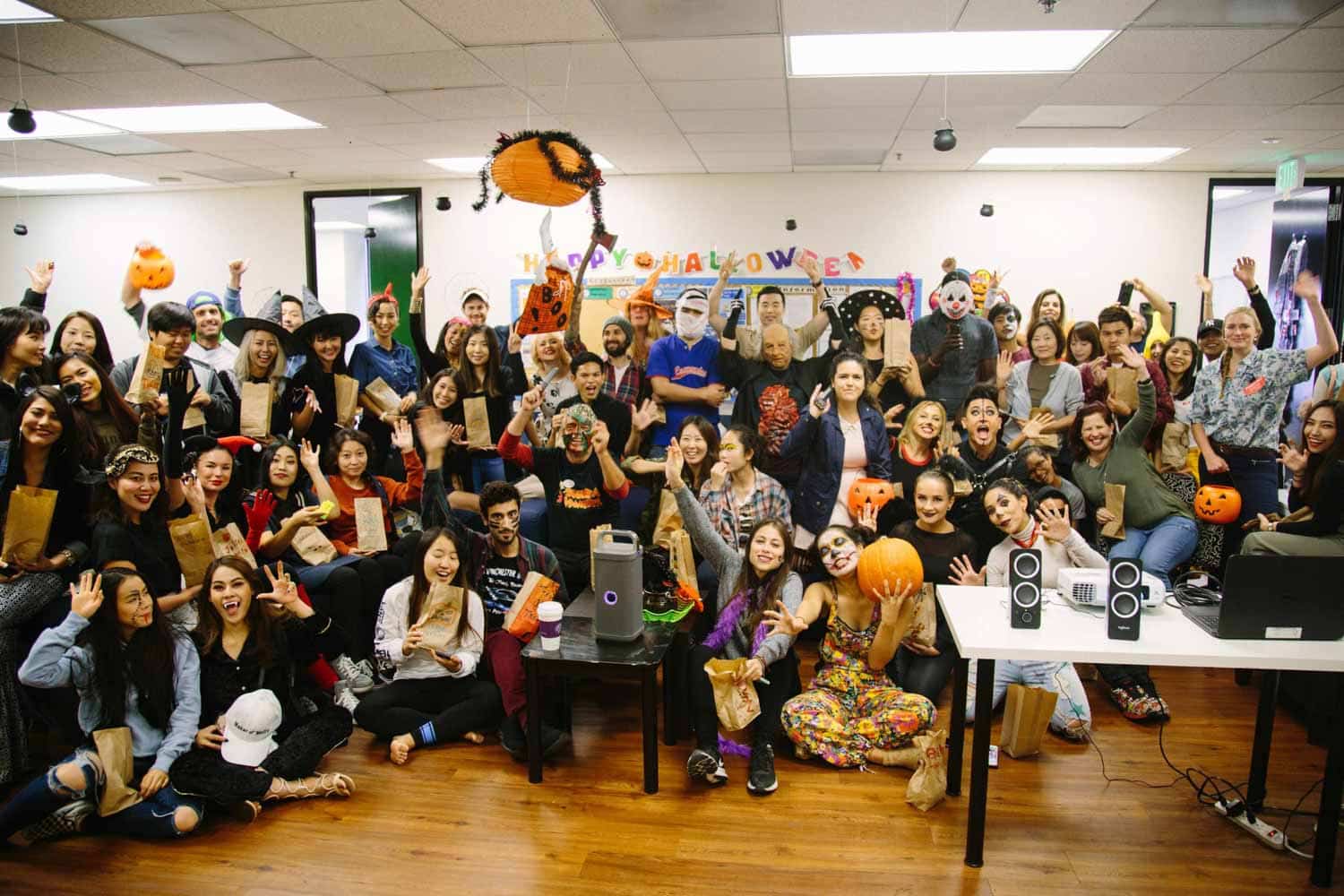 Estudantes internacionais da CWC em Columbia West College em Los Angeles