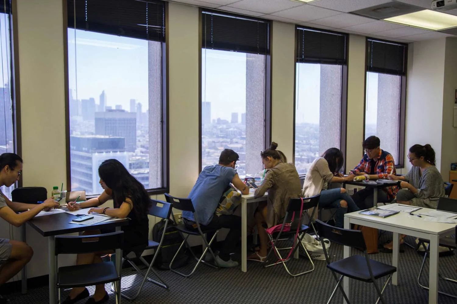 Estudantes internacionais da CWC em Columbia West College em Los Angeles