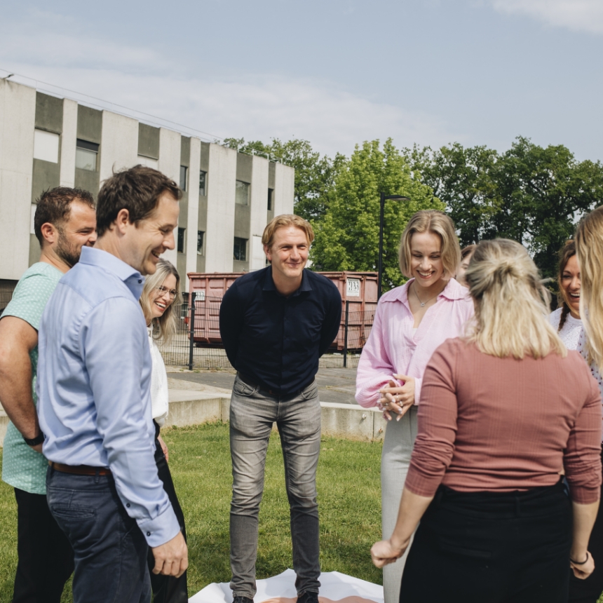 Een team van professionals tijdens een DISC-training van trainer en coach Amanda Ronhaar van Toer de Werkvloer.