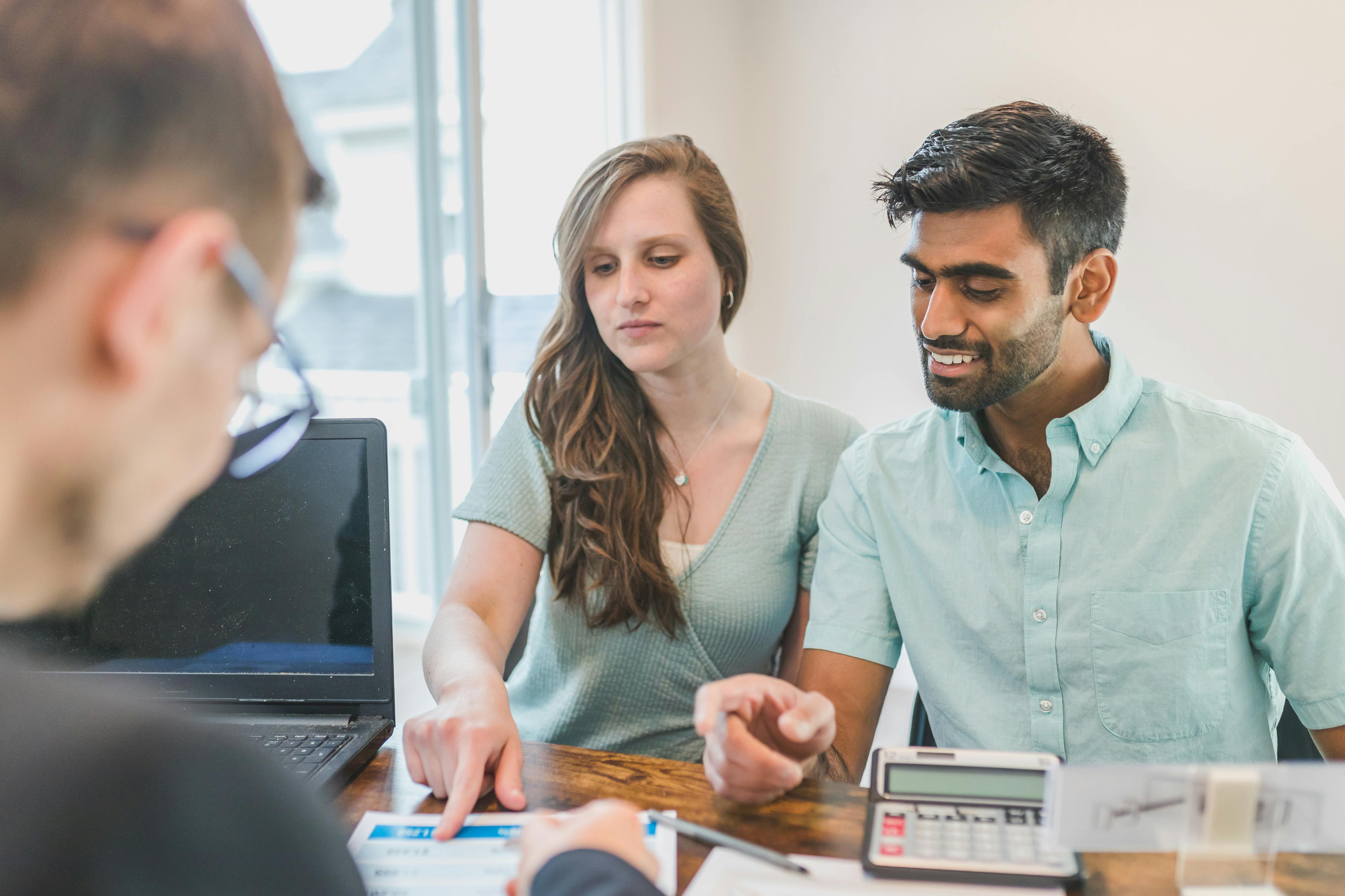 How Working With an Unbiased Broker Can Help You Make Clear, Informed Decisions