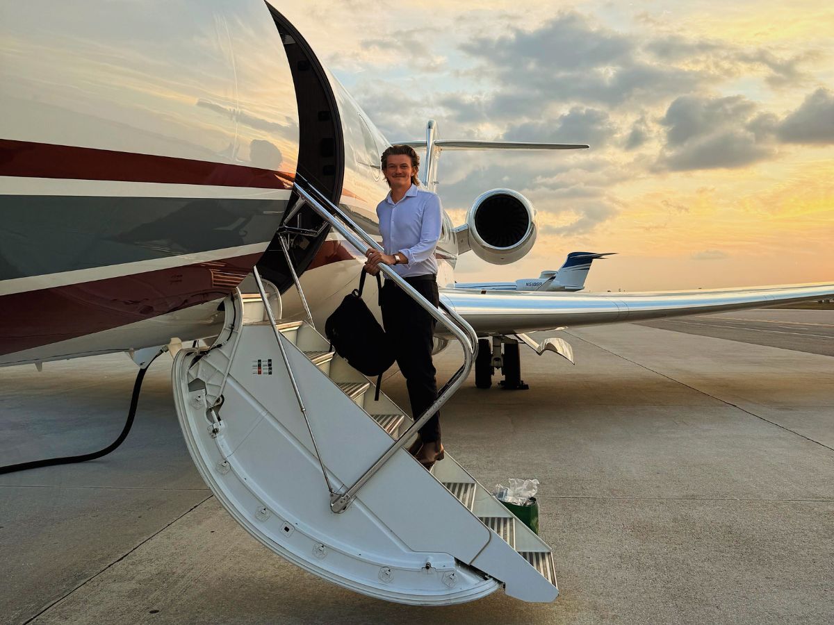What Does a Private Jet Broker Do?