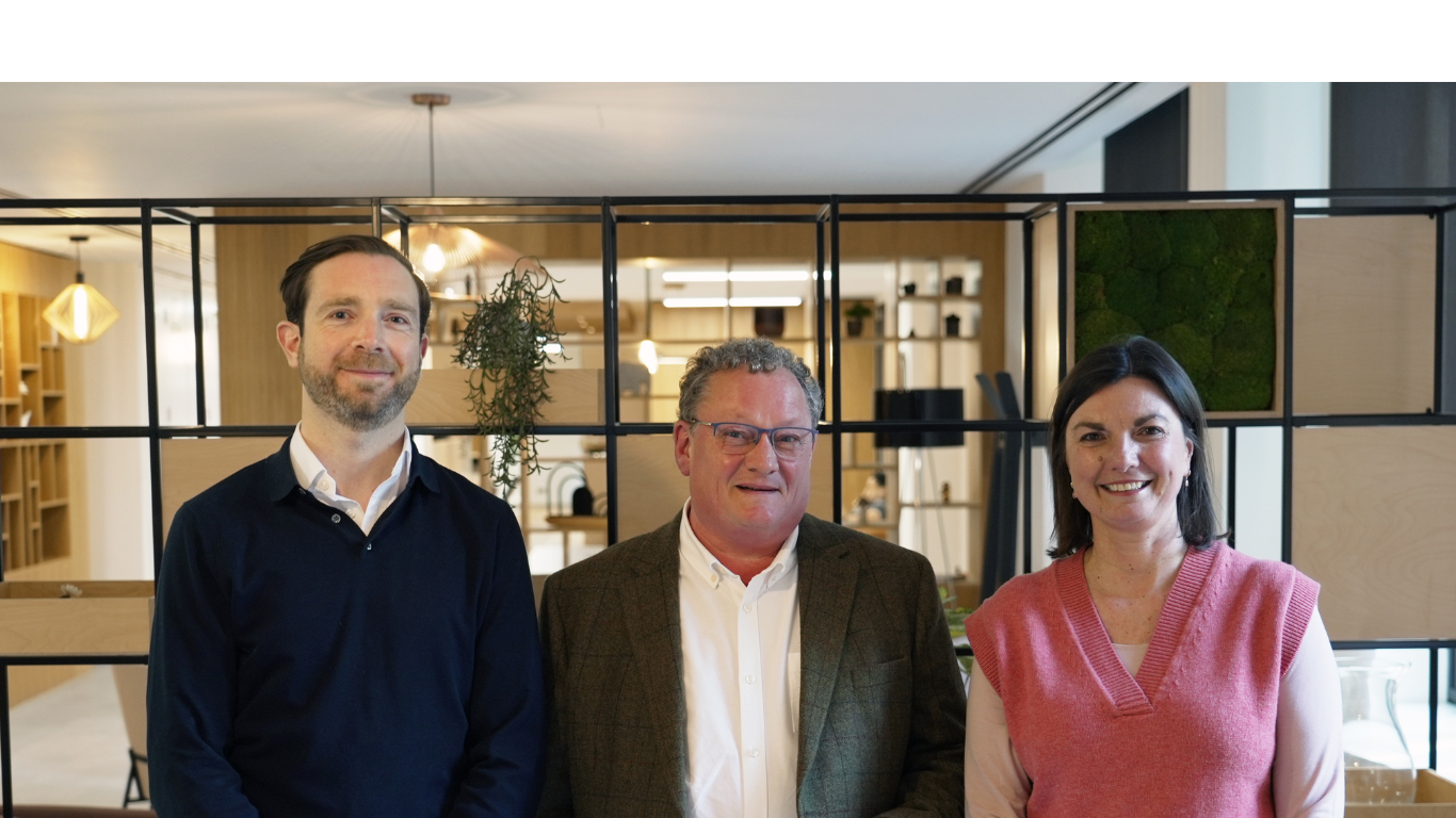 Business titan Gordon Hurst joins Cadro as Chairman
