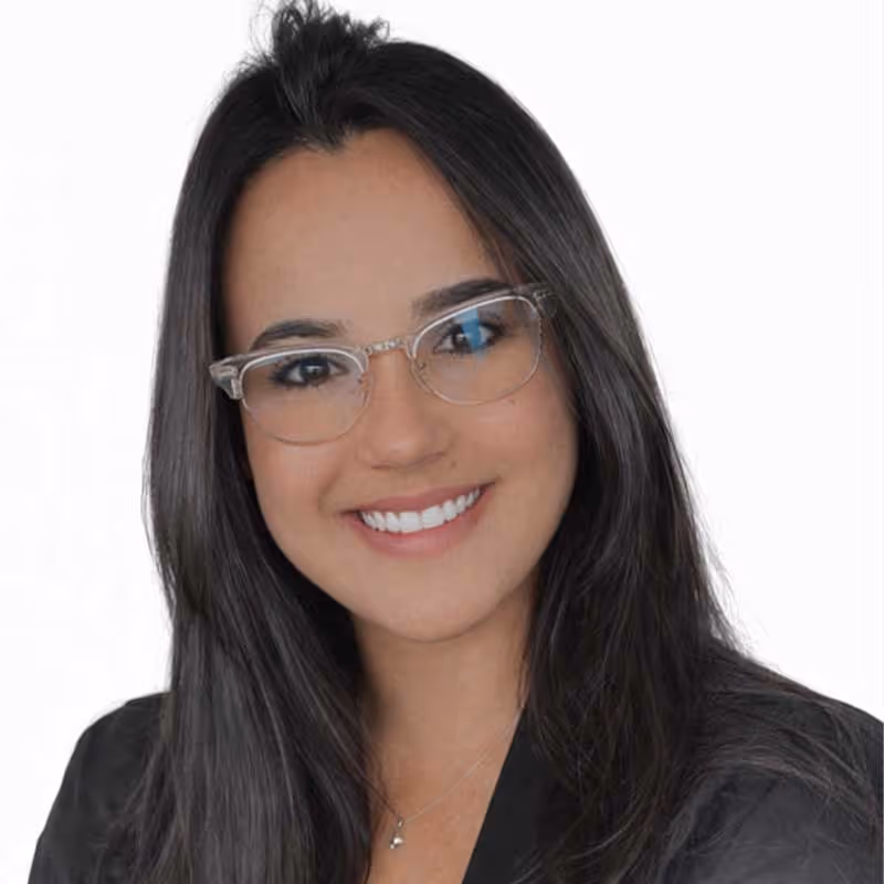 thais braga headshot