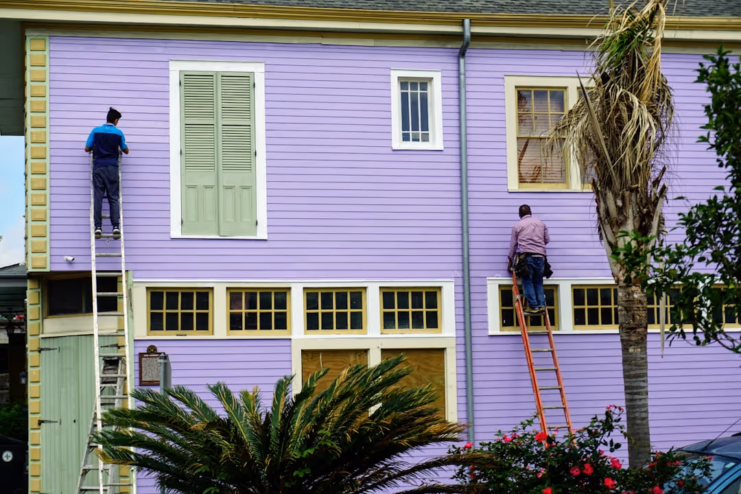 painting contractor on side of house - liability insurance for painting company