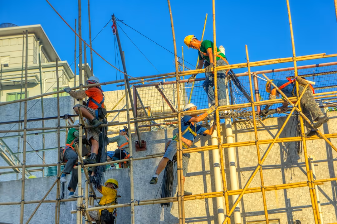 contractors working on job site - contractors all risk insurance quote