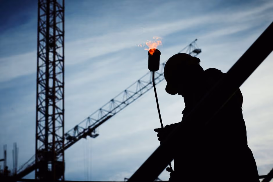 General contractor on job site - general contractor insurance near me