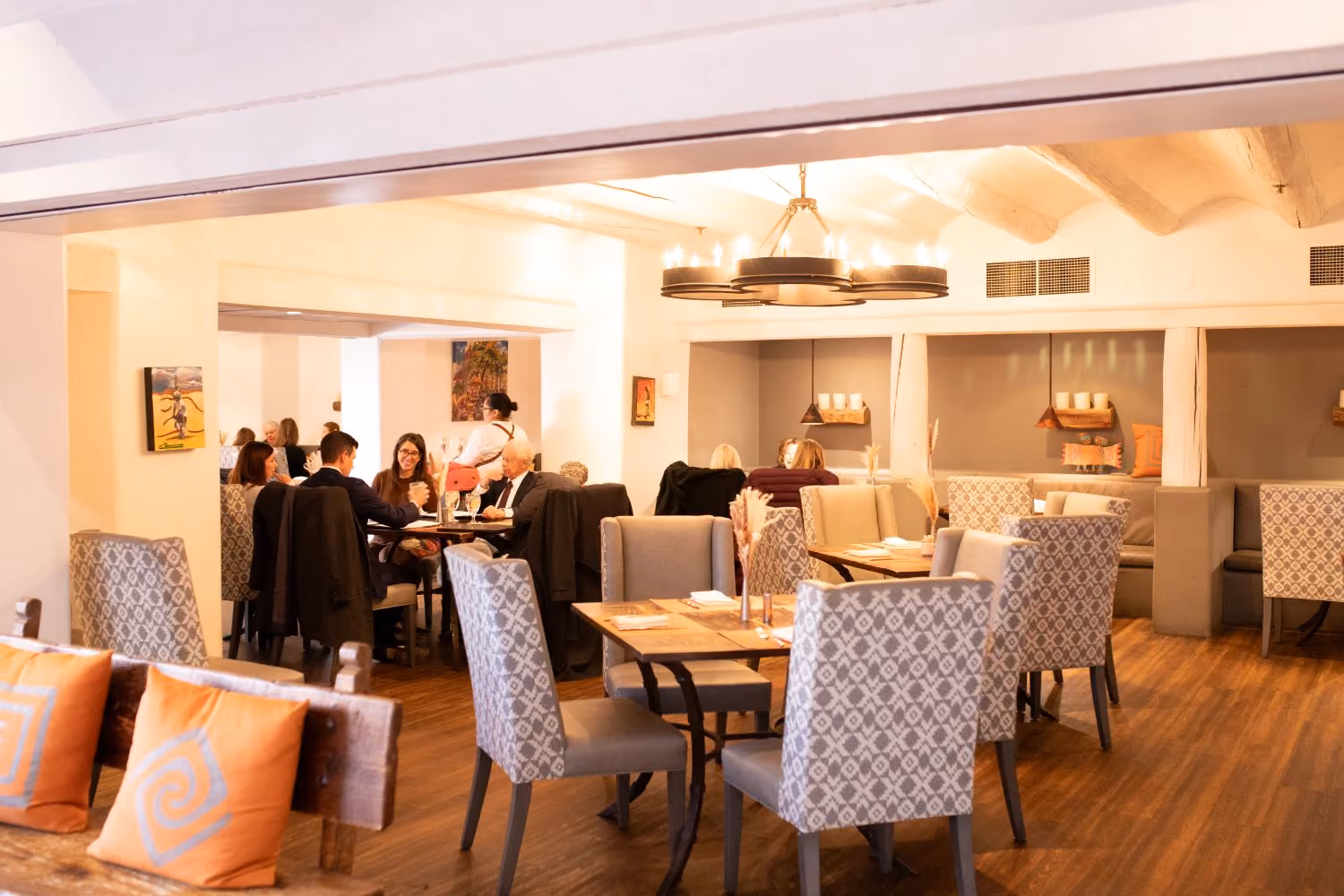 Luminaria dining room