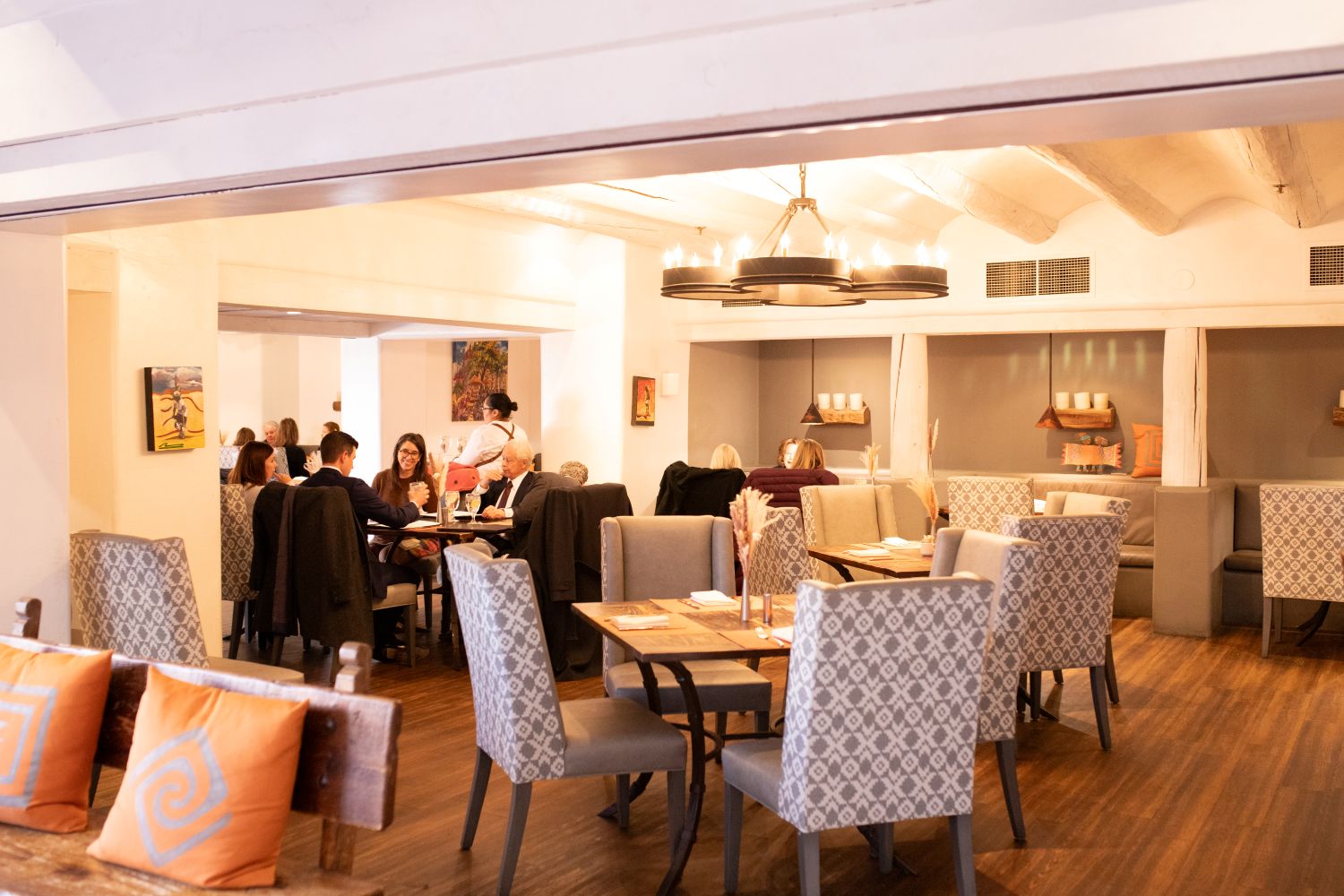 Luminaria dining room