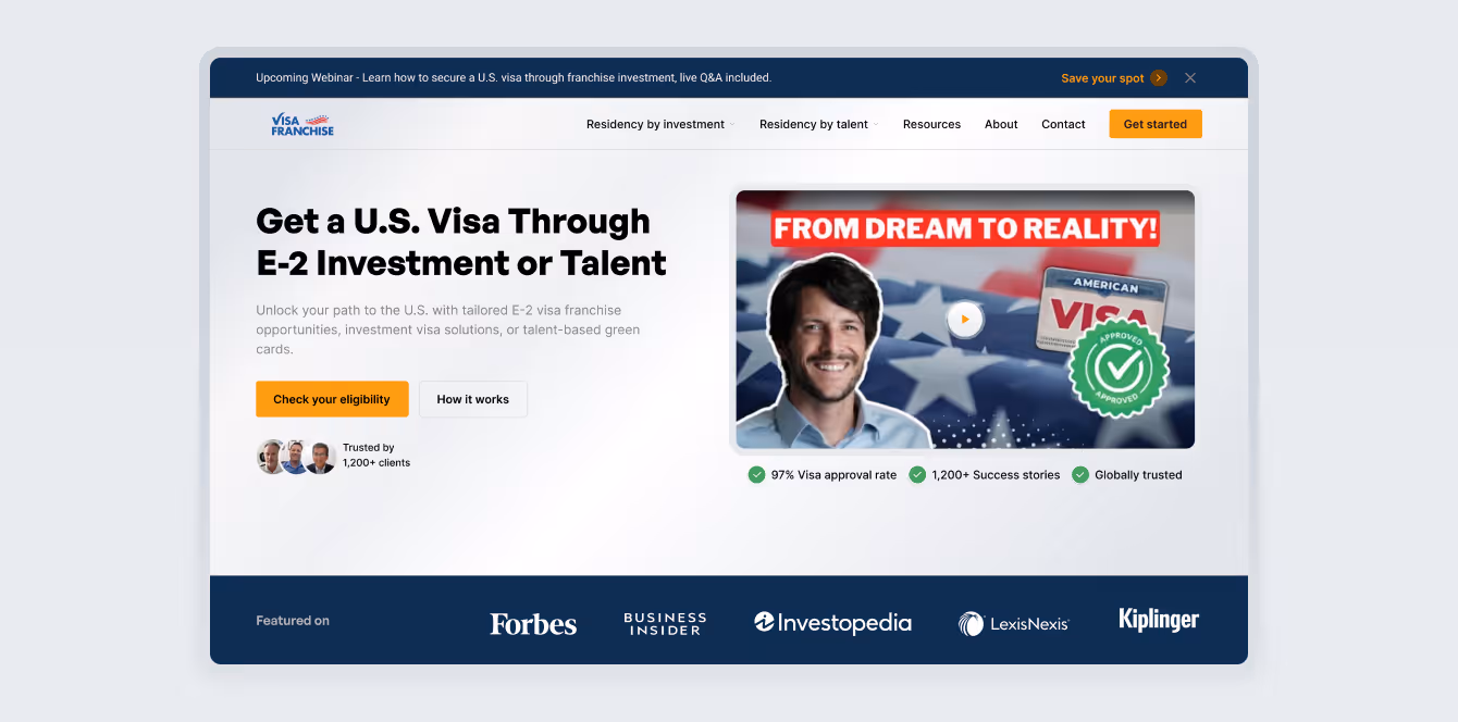 Visa-Franchise-Homepage mit E-2-Visa-Angebot, Video-Thumbnail, CTA-Buttons und vertrauenswürdigen Markenlogos.