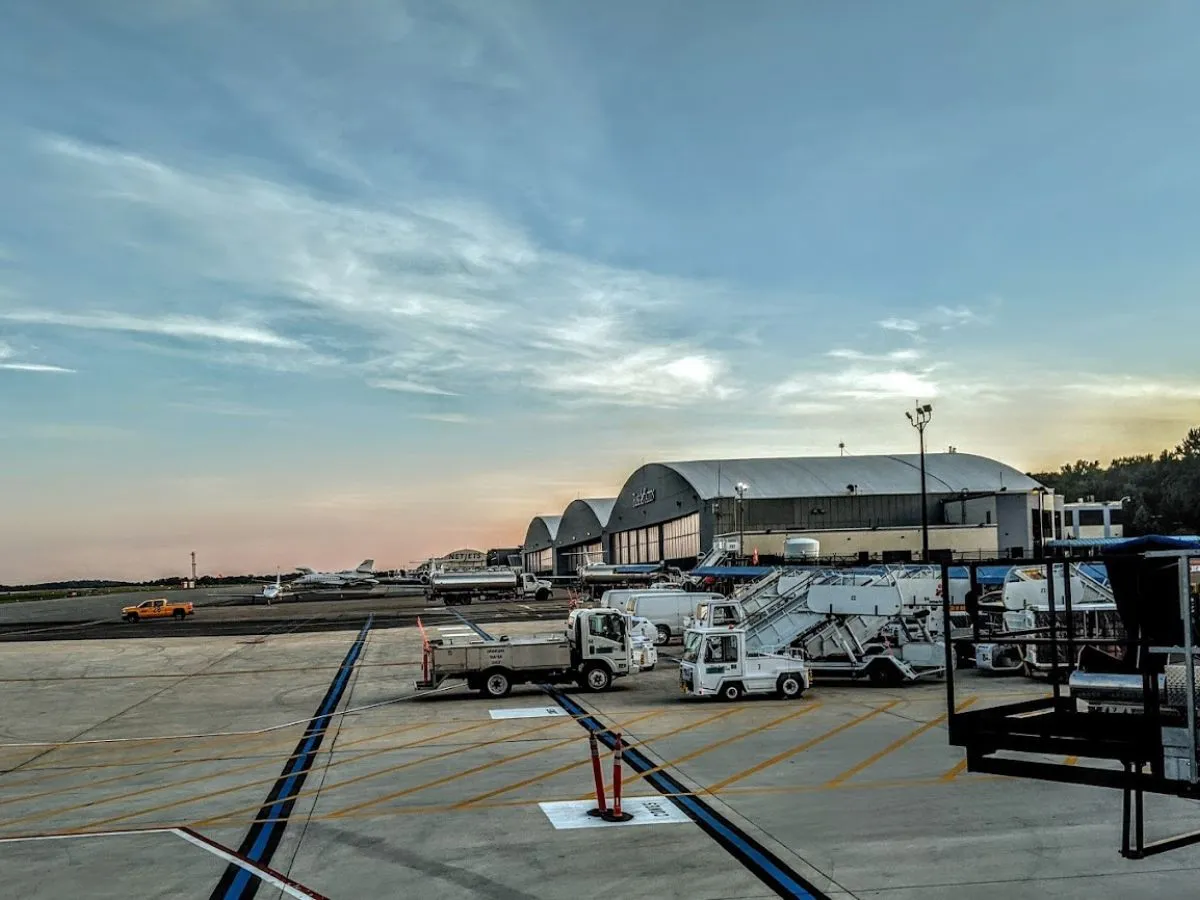 Westchester County Airport, White Plains by Private Jet