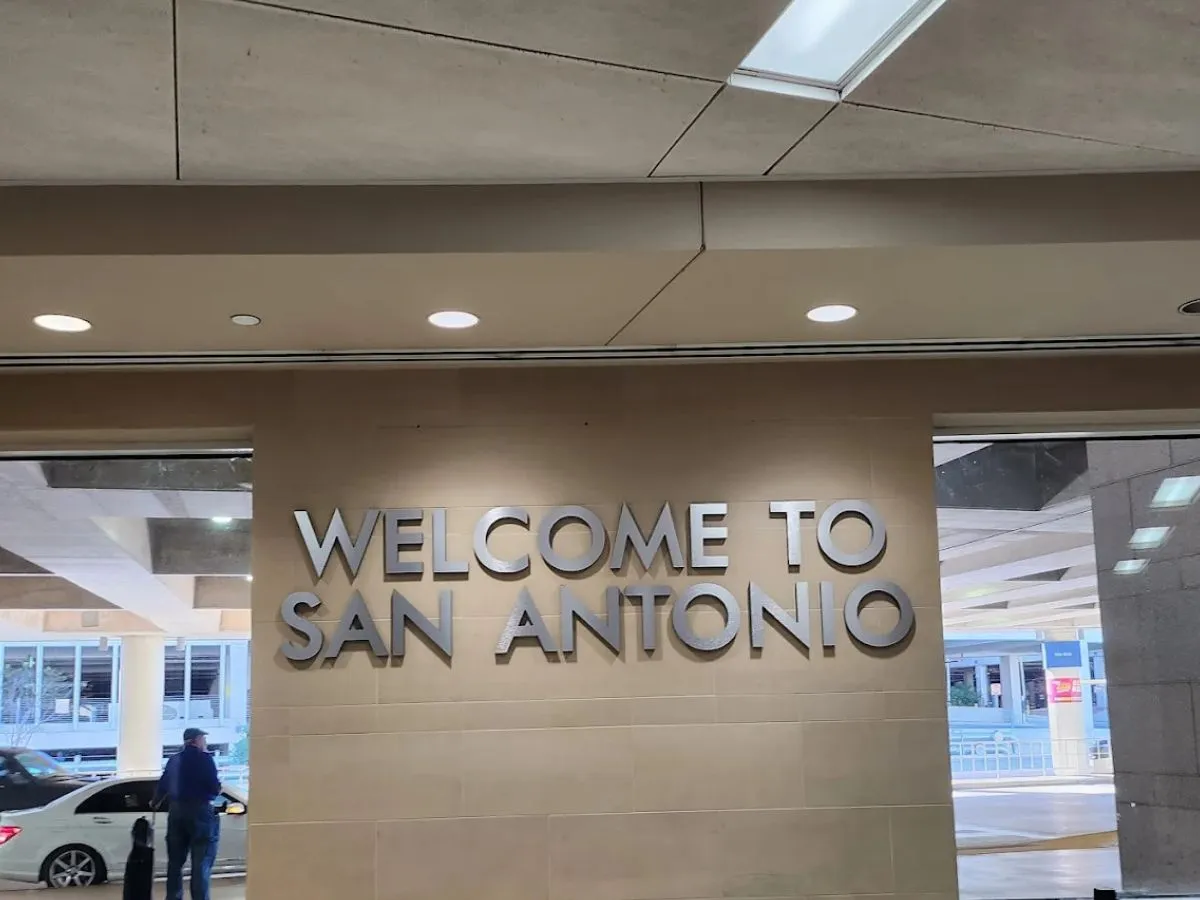 San Antonio International Airport by Private Jet