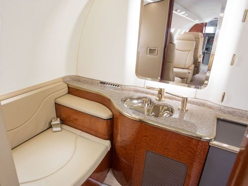 How to Track a Private Plane or Jet in Real-Time | Global Charter