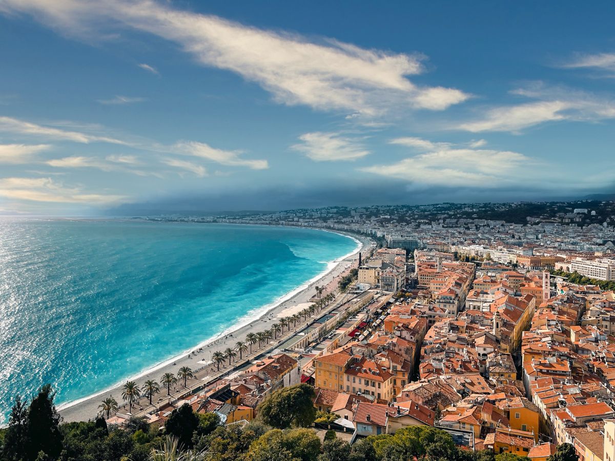 Charter Flights Between Nice and Barcelona