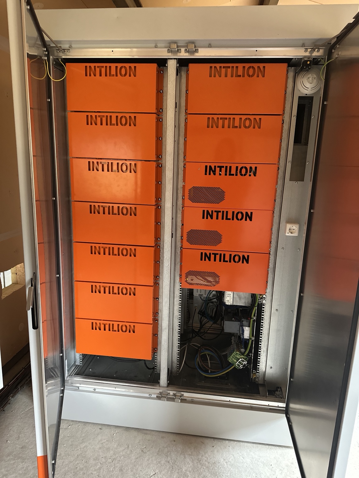 Modules du système de stockage d'énergie INTILION 75 kWh