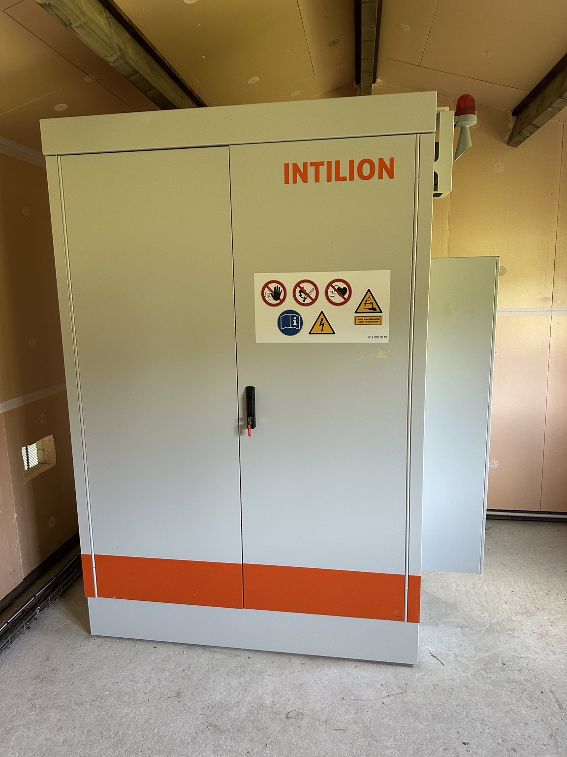 Système de stockage INTILION 75 kWh installé par EVOLU-SUN à Devesset