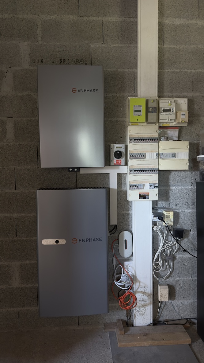 Batterie Enphase et IQ System Controller ajoutés à une installation photovoltaïque à Guilherand-Granges