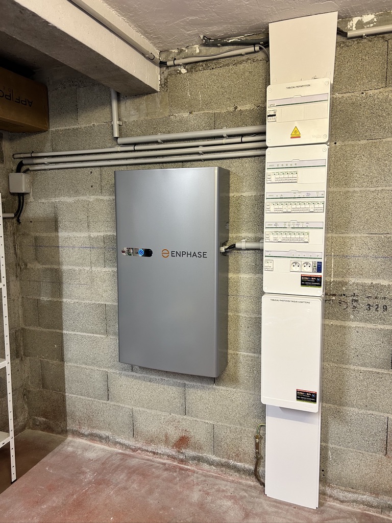 Batterie Enphase associée à l’installation photovoltaïque de Roiffieux