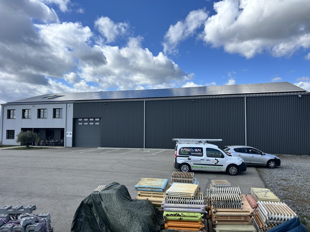 Installation photovoltaïque de 85,54 kWc en toiture à Annonay, exploitée en vente totale