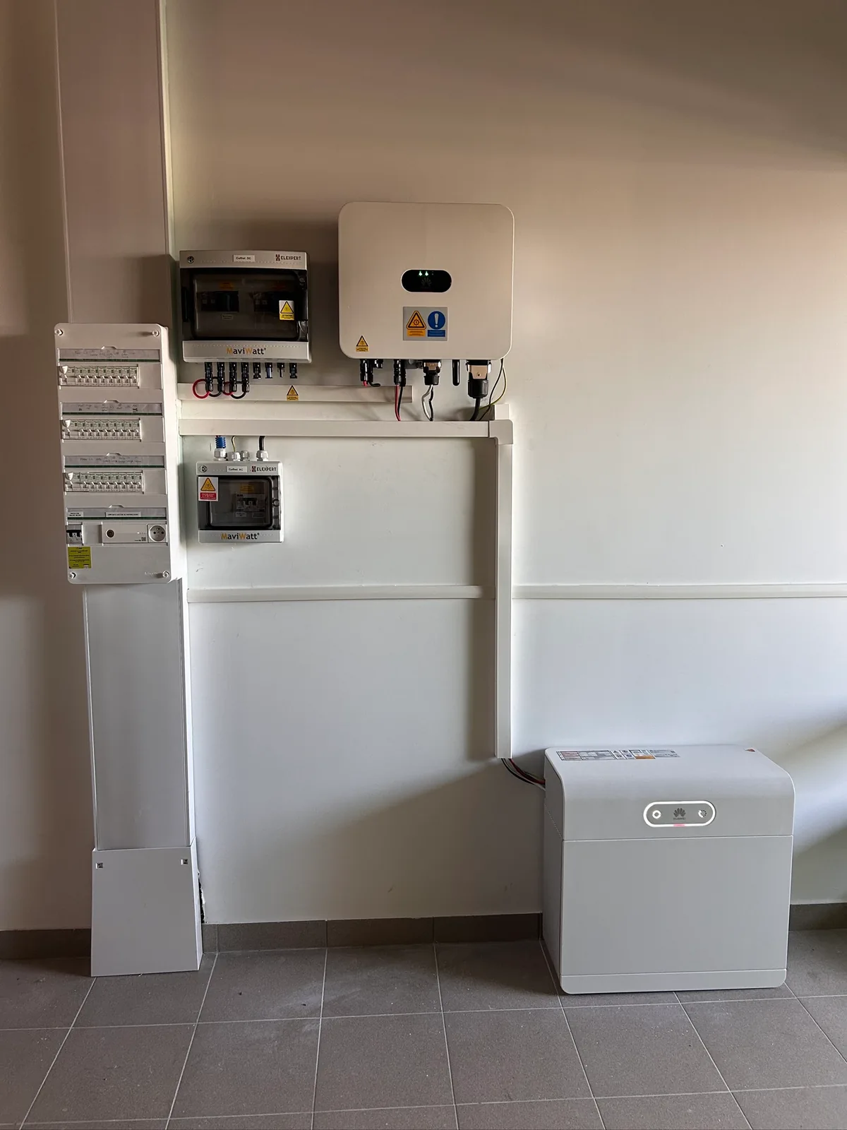 Batterie et équipements Huawei à Saint-Cyr