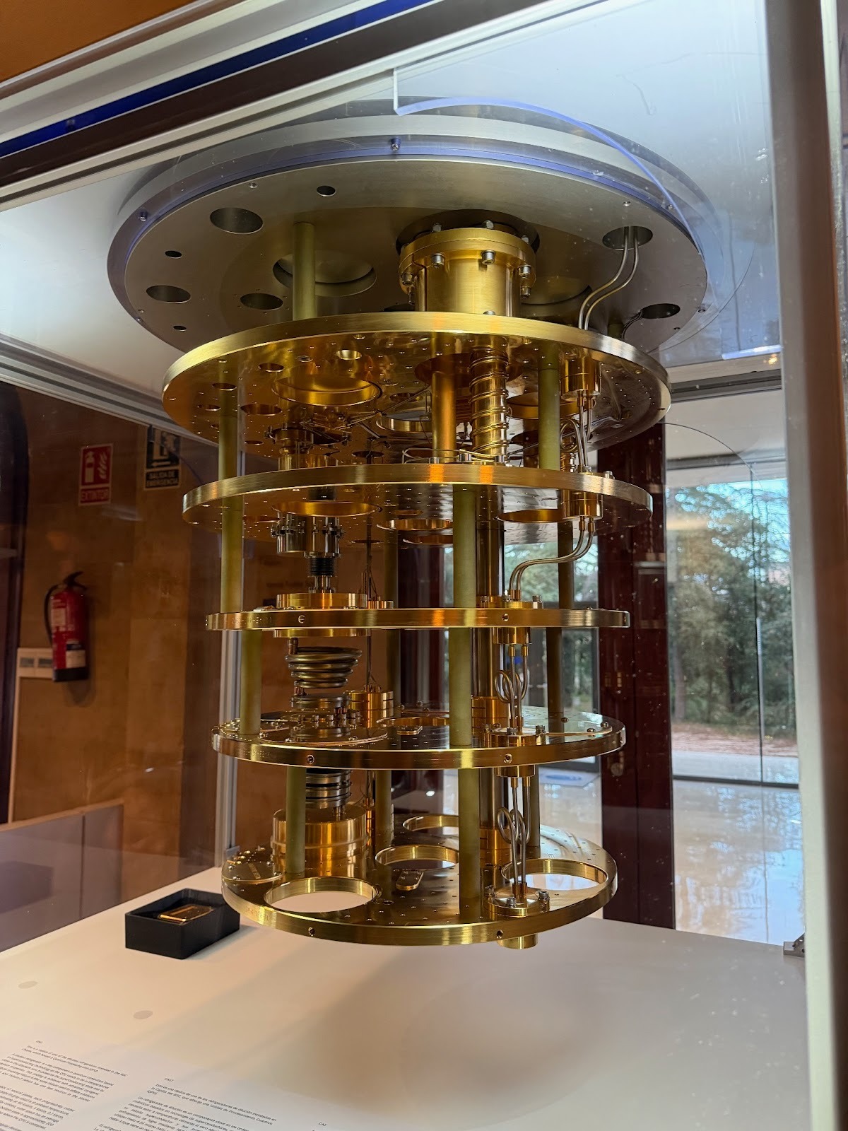 A photo of a replica of a Quantum computer hosted at BSC, mainly the cooling system is featured in the photo