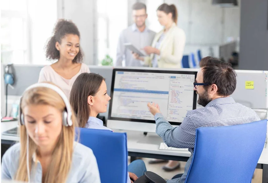 it-outsourcing-vs-insourcing-talent-pool