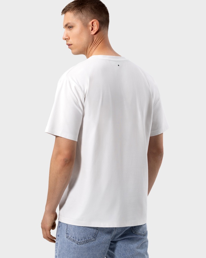T-Shirt am Model, Rückansicht