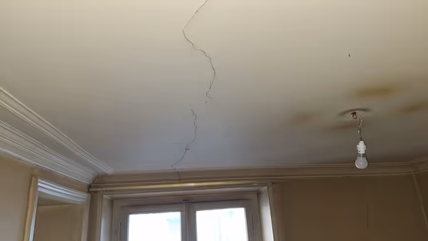 photo d'un diagnostic fissure à Melun (fissure plafond)